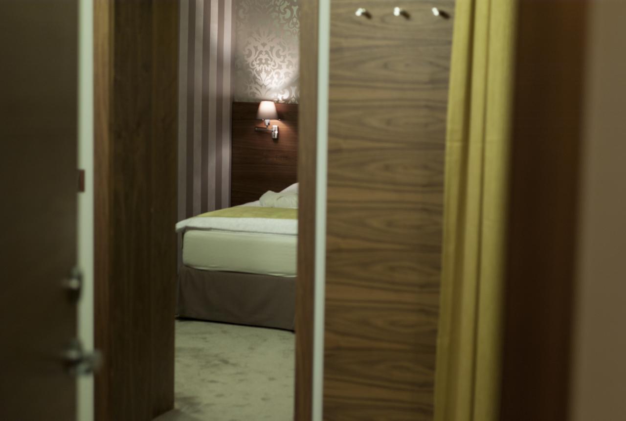 Wellness Hotel Loewe Piest'any Exterior photo