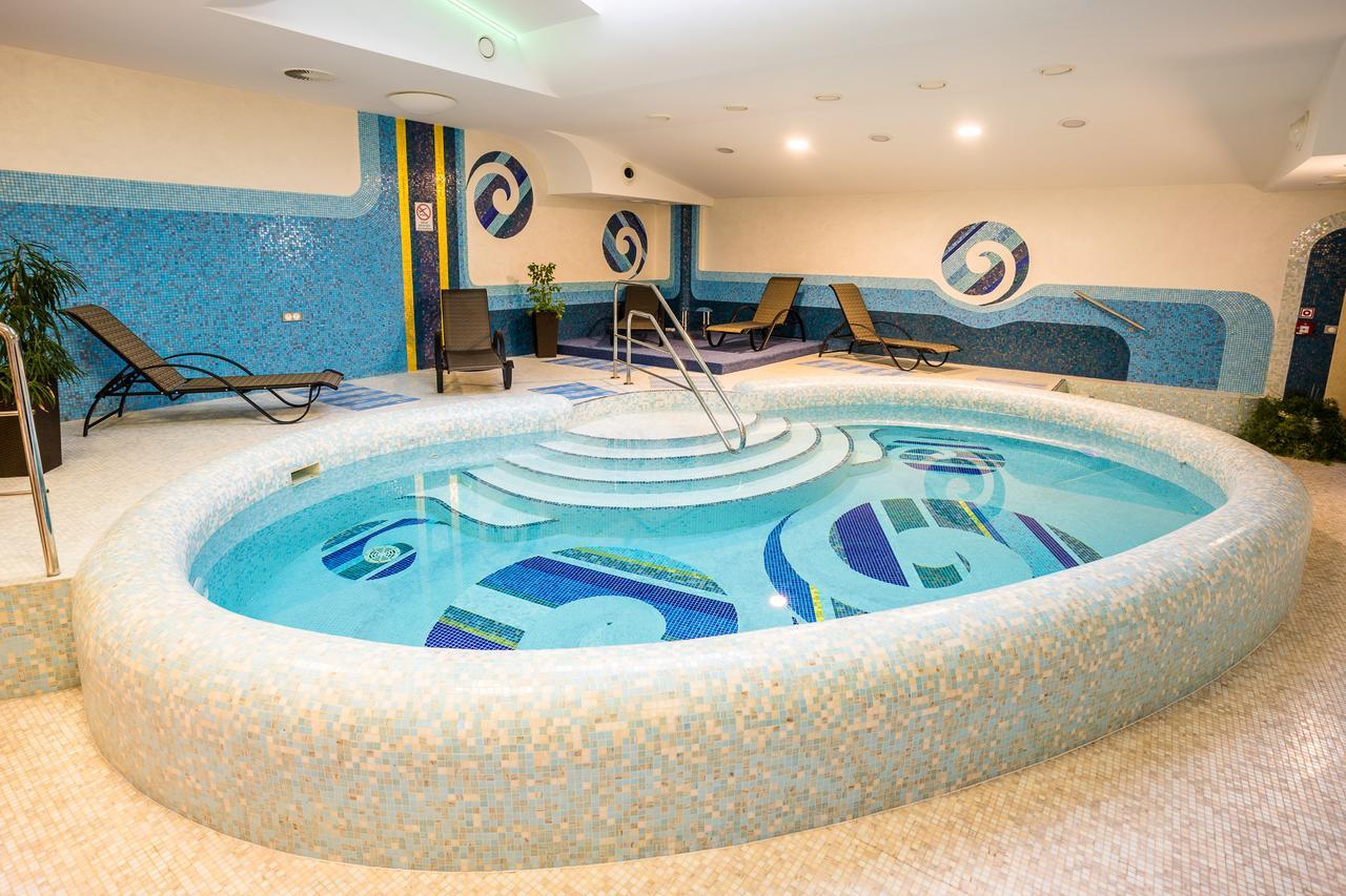 Wellness Hotel Loewe Piest'any Exterior photo